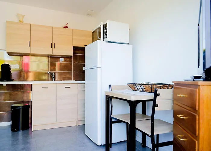 2-3 Personnes Piscine Partagee Apartment